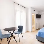 לינה וארוחת בוקר Mava 4*